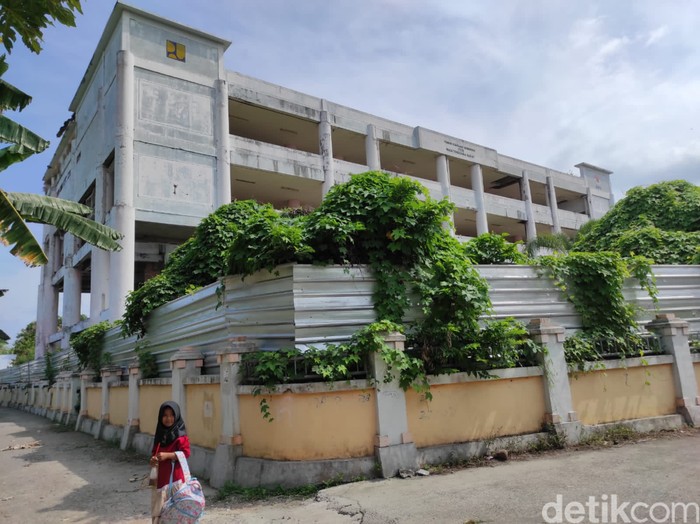 Gedung shelter tsunami yang berlokasi di Desa Bangsal, Kecamatan Pemenang, Lombok Utara, NTB pada 2022. (Nathea Citra/detikBali)