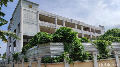 Gedung shelter tsunami yang berlokasi di Desa Bangsal, Kecamatan Pemenang, Lombok Utara, NTB pada 2022. (Nathea Citra/detikBali)