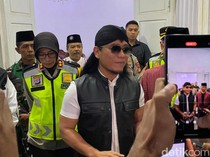 Ramai Terpasang Foto Balon Calon Kepala Daerah di Banner Pengajian Gus Miftah