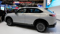 Dari segi harga, Honda belum bisa membocorkannya. Namun Honda memastikan nominal yang ditawarkan akan sebanding dengan kualitas yang ditawarkan. Sebelum muncul di Indonesia, mobil listrik Honda e:N1 telah melantai di Thailand. Bahkan, kendaraan tersebut telah lahir di China sebagai Honda e:NS1 dan Honda e:NP1.