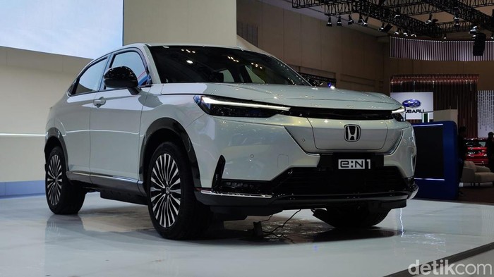 Honda Step WGN dan Honda e:N1 di ajang GIIAS 2024