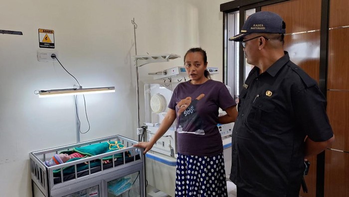 Ibu di Banyuwangi melahirkan darurat di mobil