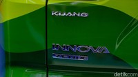 Meski diketahui sebagai peminum “bensin nabati”, belum ada ada penjelasan berapa persen bioethanol yang bisa dikonsumsi Innova Zenix HEV - Flexy Fuel.  