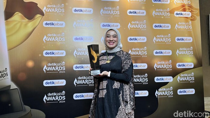 Istri Dadan Sunandar Sunarya, Yati Mulyati atau kerap disapa Neng Wayang.