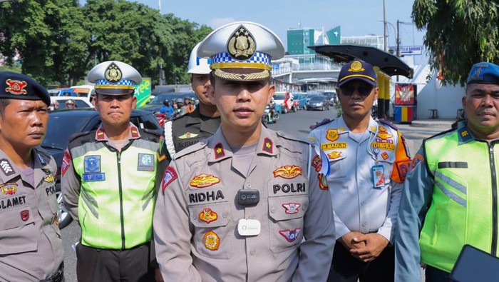 Kasat Lantas Jakarta Barat Kompol Ridha saat memimpin Operasi Patuh Jaya di TL Grogol, Jakarta Barat (Foto: Dok. Istimewa)