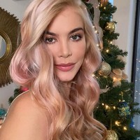 Beberapa wanita lain muncul dengan cerita yang serupa, menggambarkan pengalaman mengerikan mereka menjadi korban perdagangan seks yang dijalankan oleh Torres. Mereka awalnya tertarik dengan kisah sukses Torres yang berhasil keluar dari kemiskinan di Brasil dan menjadi seorang influencer. Ia pun dikenal dengan koneksi dengan selebriti Hollywood, hingga dikabarkan pernah berkencan dengan Leonardo DiCaprio. Foto: Dok. Instagram