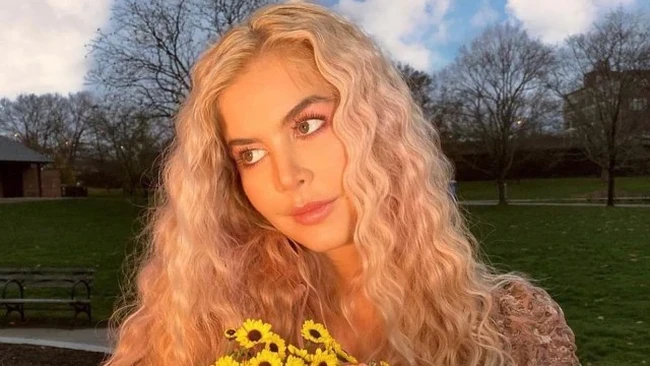 Dengan tampilan luar sebagai seorang influencer wellness yang sukses, Kat Torres ternyata memiliki sisi gelap yang merugikan banyak wanita. Foto: dok. Instagram