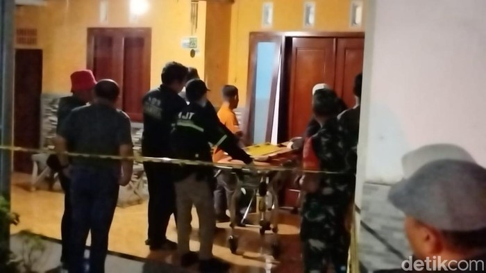 Kediaman ibu rumah tangga di Malang yang ditemukan tewas di dalam kamarnya