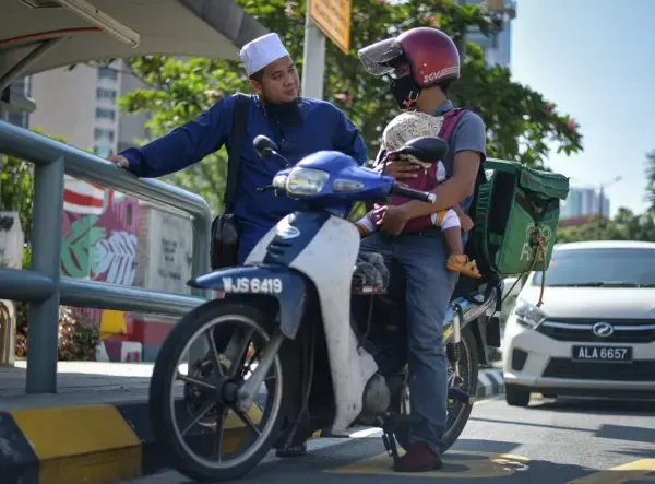 Kegigihan Usaha 5 Pengantar Makanan Ini Bikin Salut dan Haru