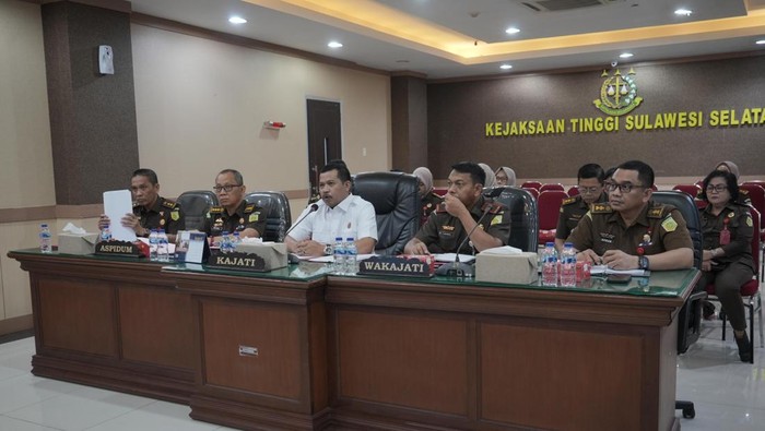 Kejati Sulsel menyetop 3 perkara melalui restorative justice.
