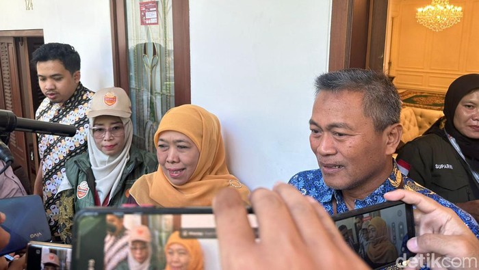 Khofifah Indar Parawansa respons soal sinyal PDIP gandeng PKB di Pilgub Jatim 2024