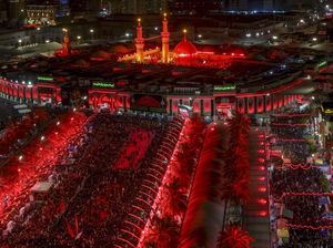 Kota Karbala Irak Menyala Merah Saat Perayaan Asyura