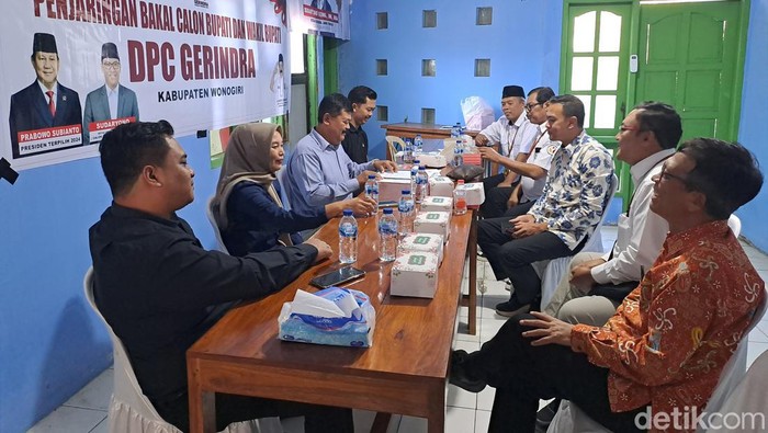 KPU Wonogiri meminta klarifikasi dua caleg Gerindra yang mengundurkan diri di Kantor DPC Gerindra Wonogiri, Rabu (17/7/2024).
