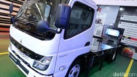 eCanter juga unggul dengan berbagai teknologi yang disematkan di dalam unitnya, di antaranya, dilengkapi dengan eAxle, yang menggabungkan fungsi gardan, gear, motor, dan inverter yang membuat maintenance eCanter lebih mudah dan efisien.