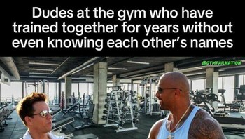Terakhir, meme spesial buat kamu yang punya teman di gym yang tidak kamu ketahui namanya siapa sampai sekarang. Foto: GymFailNation via Bored Panda