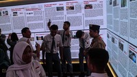 Di dalam museum ini, dapat disaksikan berbagai koleksi benda-benda, informasi, dan strategi penanganan serta perjuangan semua pihak dalam penegakan hukum tindak pidana terorisme di Indonesia. Melalui museum ini, pengunjung dapat mempelajari sejarah, bahaya, ancaman terorisme, dan modus operandi para pelaku.