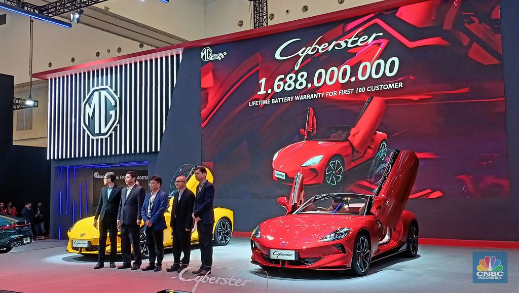 MG mengenalkan EV Roadster pertama di dunia, MG Cyberster dalam ajang Gaikindo Indonesia International Auto Show (GIIAS) 2024 di Indonesia Convention Exhibition (ICE), BSD pada Rabu (17/7/2024). (CNBC Indonesia/Ferry Sandi)