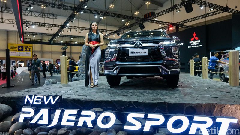 Mitsubishi Motors Krama Yudha Sales Indonesia resmi meluncurkan dua model ladder frame andalan, Mitsubishi All New Triton dan New Pajero Sport di GIIAS 2024 yang diselenggerakan di ICE, BSD, Tangerang, Rabu (17/7/2024).