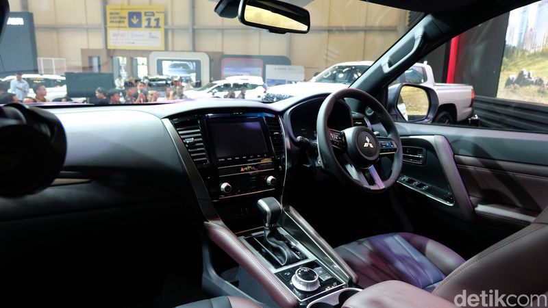 Mitsubishi Motors Krama Yudha Sales Indonesia resmi meluncurkan dua model ladder frame andalan, Mitsubishi All New Triton dan New Pajero Sport di GIIAS 2024 yang diselenggerakan di ICE, BSD, Tangerang, Rabu (17/7/2024).
