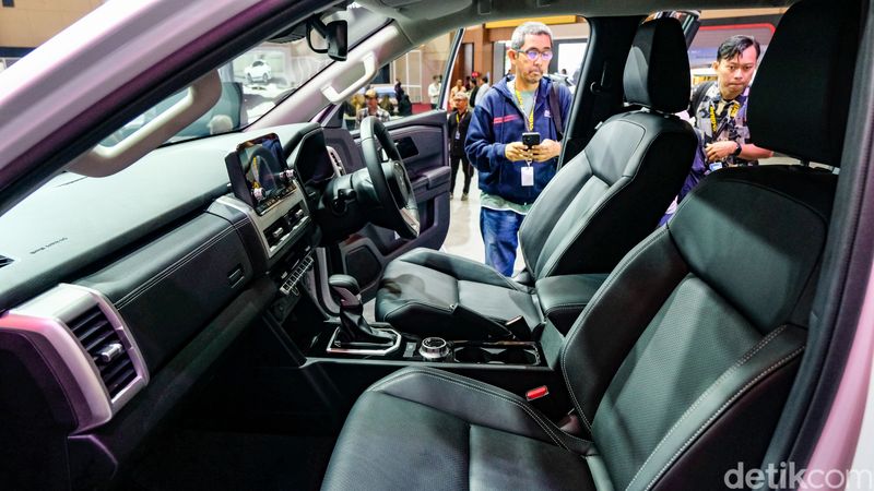 Mitsubishi Motors Krama Yudha Sales Indonesia resmi meluncurkan dua model ladder frame andalan, Mitsubishi All New Triton dan New Pajero Sport di GIIAS 2024, Rabu (17/7/2024).