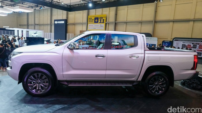 Mitsubishi Motors Krama Yudha Sales Indonesia resmi meluncurkan dua model ladder frame andalan, Mitsubishi All New Triton dan New Pajero Sport di GIIAS 2024, Rabu (17/7/2024).