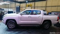 Mitsubishi All New Triton telah menerapkan desain baru yang menyertakan bahasa desain khas Mitsubishi Motors Dynamic Shield pada bagian depan, yang tercermin melalui lampu T-shape.