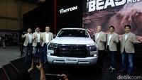 Mitsubishi All New Triton dibekali mesin diesel turbo 2.4L 4N16 Euro 4 yang lebih bertenaga serta lebih efisien, dengan tenaga maksimal 184 PS/135kw dan torsi sebesar 430 Nm. Mitsubishi All New Triton dilengkapi dengan kemampuan 4x4 untuk dikendarai di berbagai medan, dengan ground clearance hingga 222mm.