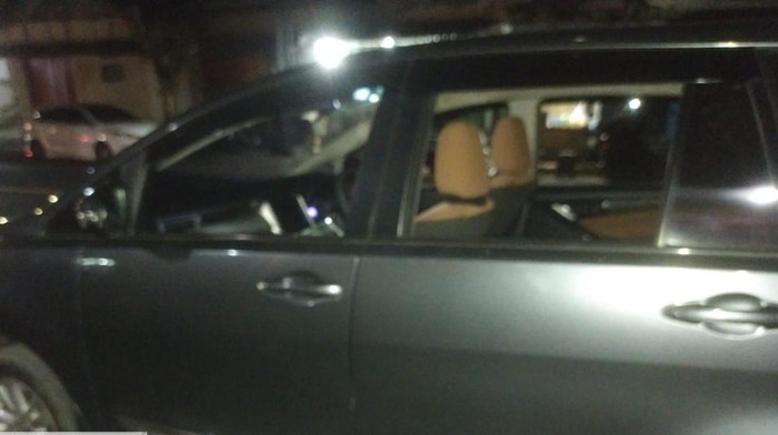 Mobil Kasar Narkoba Polres Blitar jadi sasaran pecah kaca