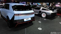 Hyundai Ioniq 5 N merupakan kendaraan yang diproduksi di bawah Hyundai N, lahir dari dua kota yang menjadi sumber inspirasinya, yakni Namyang, Korea Selatan, dan Nürburgring, Jerman.  