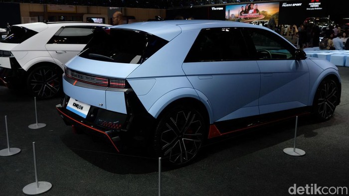 Mobil Listrik Buas Hyundai Ioniq 5 N Melantai di GIIAS 2024 PT Hyundai Motors Indonesia (HMID) hari ini resmi meluncurkan high-performance electric vehicle (EV) unggulannya, Ioniq 5 N di ajang pameran Gaikindo Indonesia International Auto Show (GIIAS) 2024 di ICE BSD City, Tangerang, Rabu (17/7/2024).