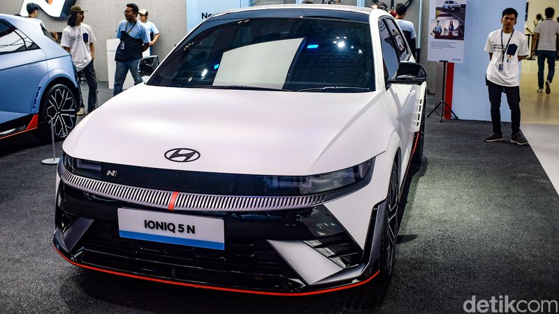 PT Hyundai Motors Indonesia (HMID) hari ini resmi meluncurkan high-performance electric vehicle (EV) unggulannya, Ioniq 5 N di ajang pameran Gaikindo Indonesia International Auto Show (GIIAS) 2024 di ICE BSD City, Tangerang, Rabu (17/7/2024).
