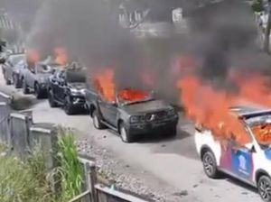 Mobil TNI-Polisi Dibakar Massa di Papua, Begini Penampakannya
