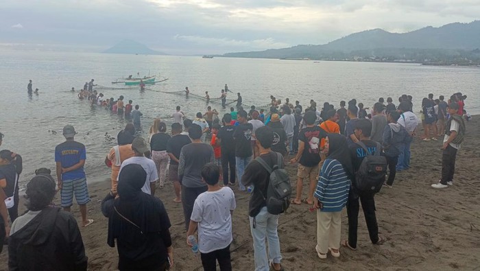 Momen festival reklamasi bukan solusi di Pantai Utara Manado. Dokumen Istimewa