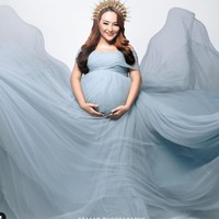 Untuk look selanjutnya Mpok Alpa tampil dalam balutan gaun berwarna biru muda. Cantik maksimal, penampilan Mpok Alpa disebut-sebut bak beda orang. Masyaa Allah cantik pangling banget sehat2 ya mpok, komentar salah seorang netizen. Foto: Instagram/@nina_mpokalpa/@staaar_studio