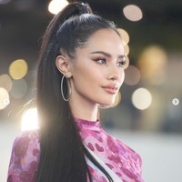 Opal Suchata merupakan finalis asal Bangkok berusia 20 tahun. Dia menjadi salah satu pemenang termuda dalam sejarah Miss Universe Thailand. Foto: Dok. Instagram @suchaaata