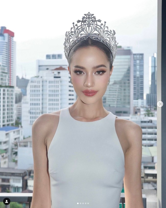 Perjalanan Suchata di dunia kontes kecantikan dimulai pada 2021, ketika ia memenangkan gelar Miss Natural Beauty di ajang Miss Rattanakosin. Pada 2022, ia mengikuti Miss Universe Thailand dan meraih posisi runner-up ke-3. Foto: Dok. Instagram @suchaaata