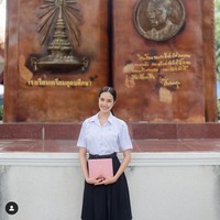 Setelah lulus SMA, Opal Suchata kini meneruskan pendidikannya ke Universitas Thammasat. Dia tercatat sebagai mahasiswi jurusan politik dan hubungan internasional. Foto: Dok. Instagram @suchaaata