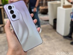 Menggenggam Oppo Reno 12 Series, Bodinya Tangguh Bisa Jadi Palu Dadakan