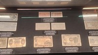 Bertempat di Ruang Pamer Temporer Museum Bank Indonesia, pameran ini begitu menarik untuk dikunjungi. Selain terdapat uang-uang bernuansa Indonesia Timur, dalam pameran ini juga Bank Indonesia menampilkan beberapa rempah-rempah yang tumbuh banyak di Indonesia Timur seperti Pala dan Cengkeh. (Muhammad Lugas Pribady/detikTravel)