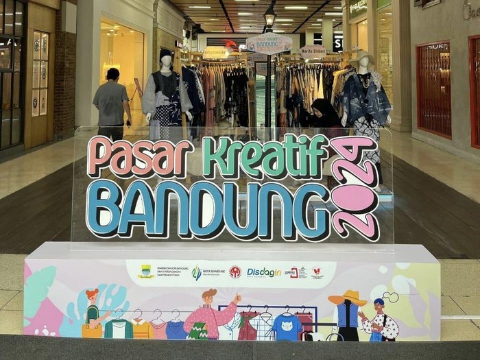 Pasar ekonomi kreatif (ekraf) Kota Bandung.