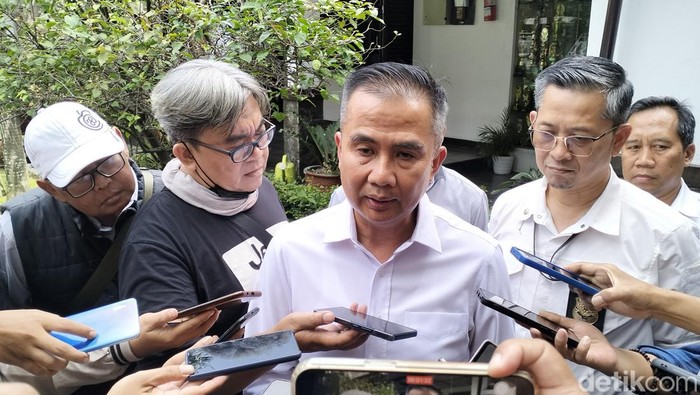 Penjabat Gubernur Jawa Barat Bey Machmudin