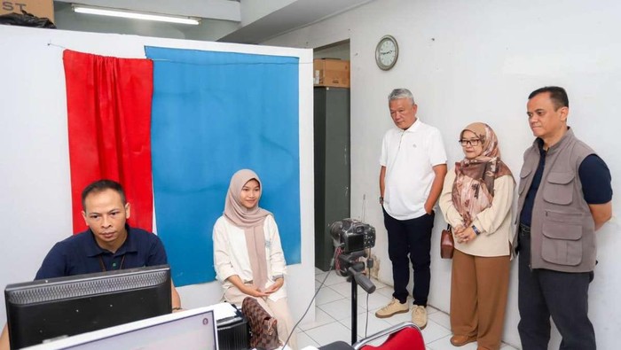 Perekaman e-KTP di Kota Bandung.