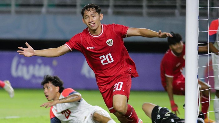 Indonesia vs Filipina dipentaskan dalam laga Grup A Piala AFF U-19 2024. Bermain di Stadion Gelora Bung Tomo, Surabaya, Rabu (17/7/2024), tuan rumah bermain apik pada laga pembukanya.