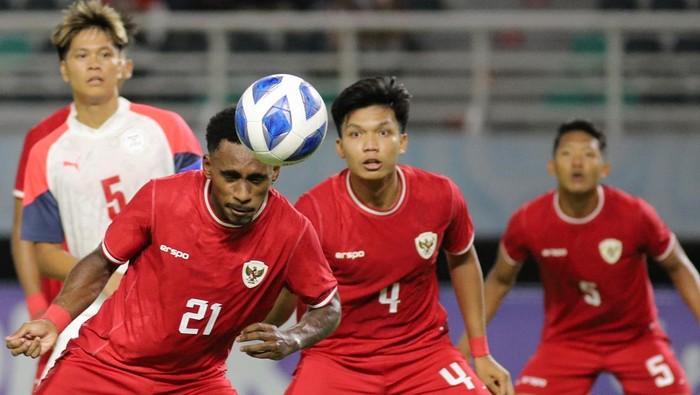 Indonesia vs Filipina dipentaskan dalam laga Grup A Piala AFF U-19 2024. Bermain di Stadion Gelora Bung Tomo, Surabaya, Rabu (17/7/2024), tuan rumah bermain apik pada laga pembukanya.