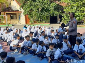 Polres Lamongan Beri Edukasi Bahaya Narkoba hingga Bullying pada Siswa Baru