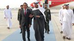 Potret Jokowi Tiba di Abu Dhabi, Disambut Presiden MBZ