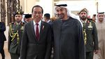 Potret Jokowi Tiba di Abu Dhabi, Disambut Presiden MBZ
