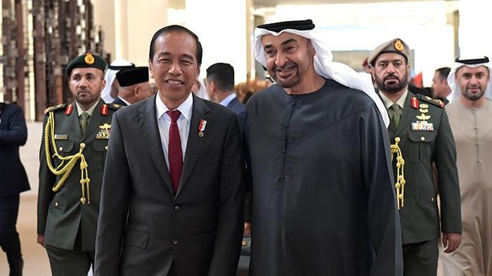 Presiden Jokowi tiba di Bandara Internasional Zayed, Abu Dhabi, Uni Emirat Arab, Selasa (16/7/2024).
