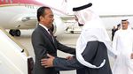 Potret Jokowi Tiba di Abu Dhabi, Disambut Presiden MBZ
