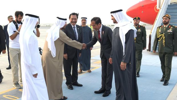 Presiden Joko Widodo tiba di Bandara Internasional Zayed, Abu Dhabi, Unu Emirat Arab (UEA) pada Selasa, (16/7/2024) sekitar pukul 18.30 waktu setempat. (Dok. Biropers)